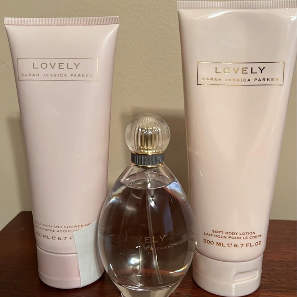 LOVELY by Sarah Jessica Parker perfume set